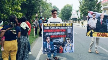 Ketua Komisi III DPR RI Habiburokhman Belum Buka Suara, Keluarga Korban Pencurian yang Mengaku Jadi Tersangka Bentangkan Spanduk Minta Digelar RDP